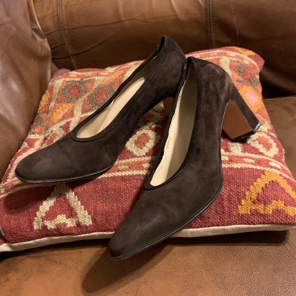 8.5 Ferragamo Brown Suede Block Heel pumps - Picture 13 of 15